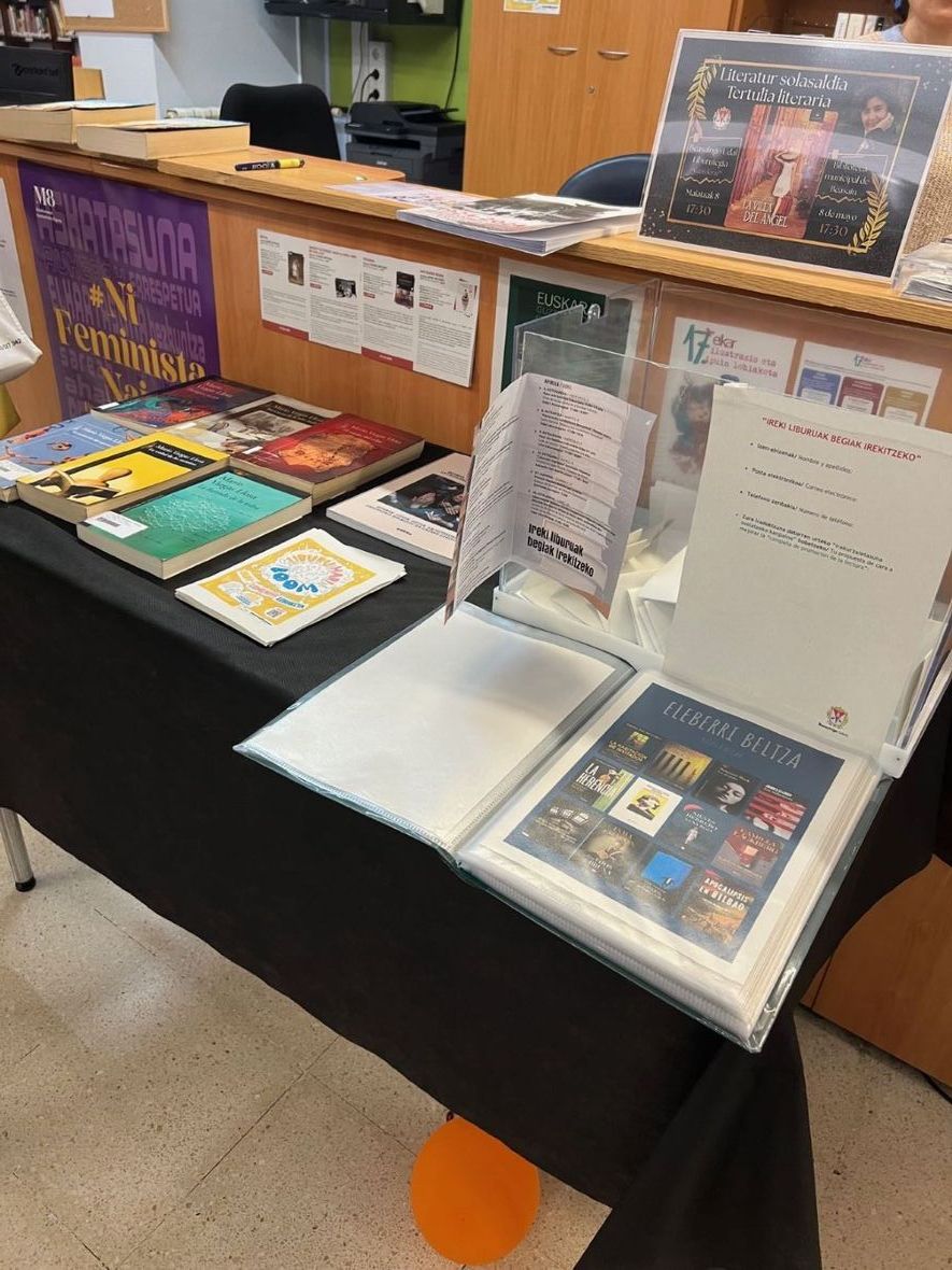 SORTEADOS 2 LOTES DE LIBROS EN LA BIBLIOTECA MUNICIPAL