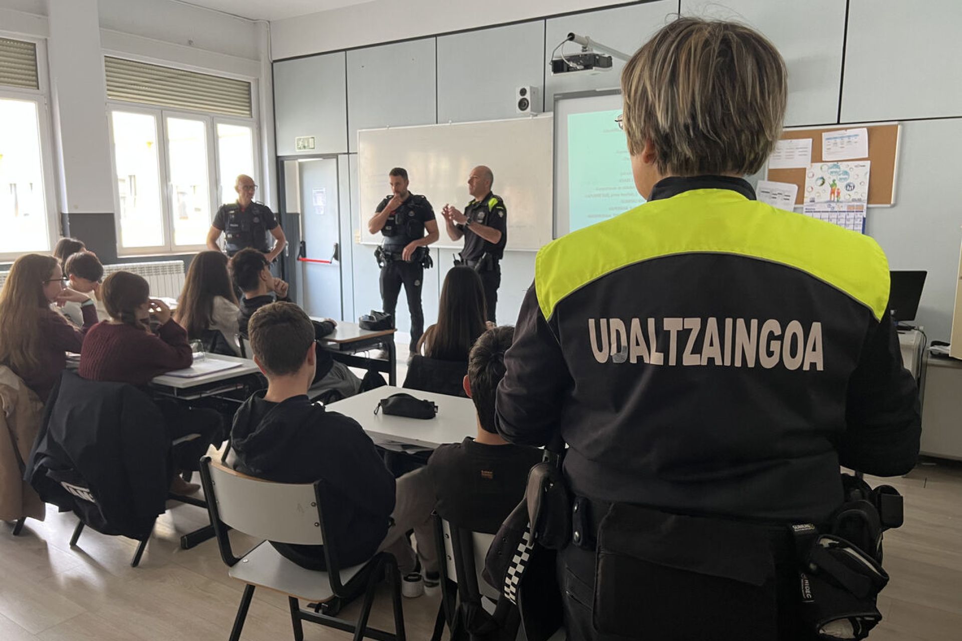 Charlas preventivas en los centros escolares de cara a las fiestas de Loinatz