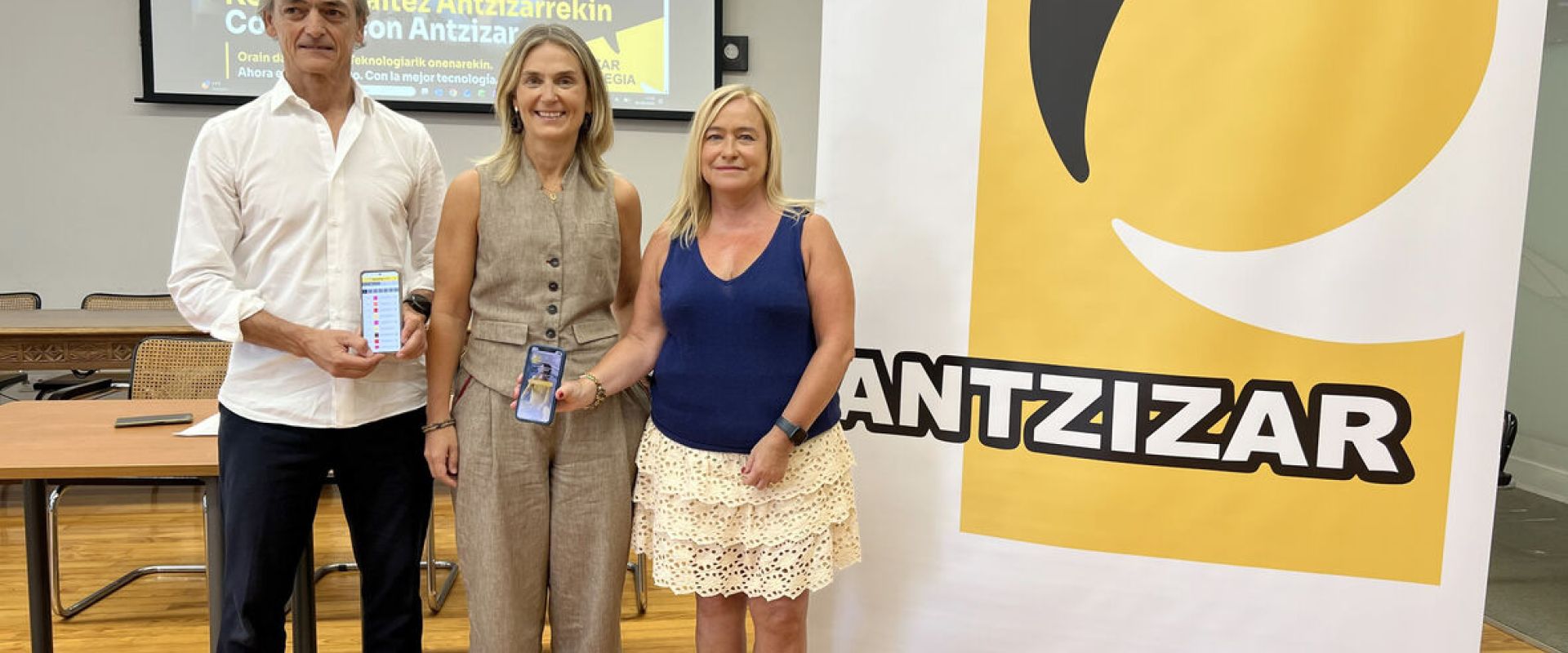 Antzizarko bazkidetza kanpainak mugikorrerako App berria aurkeztu du kirol-zerbitzuak modernizatzeko eta hurbiltzeko