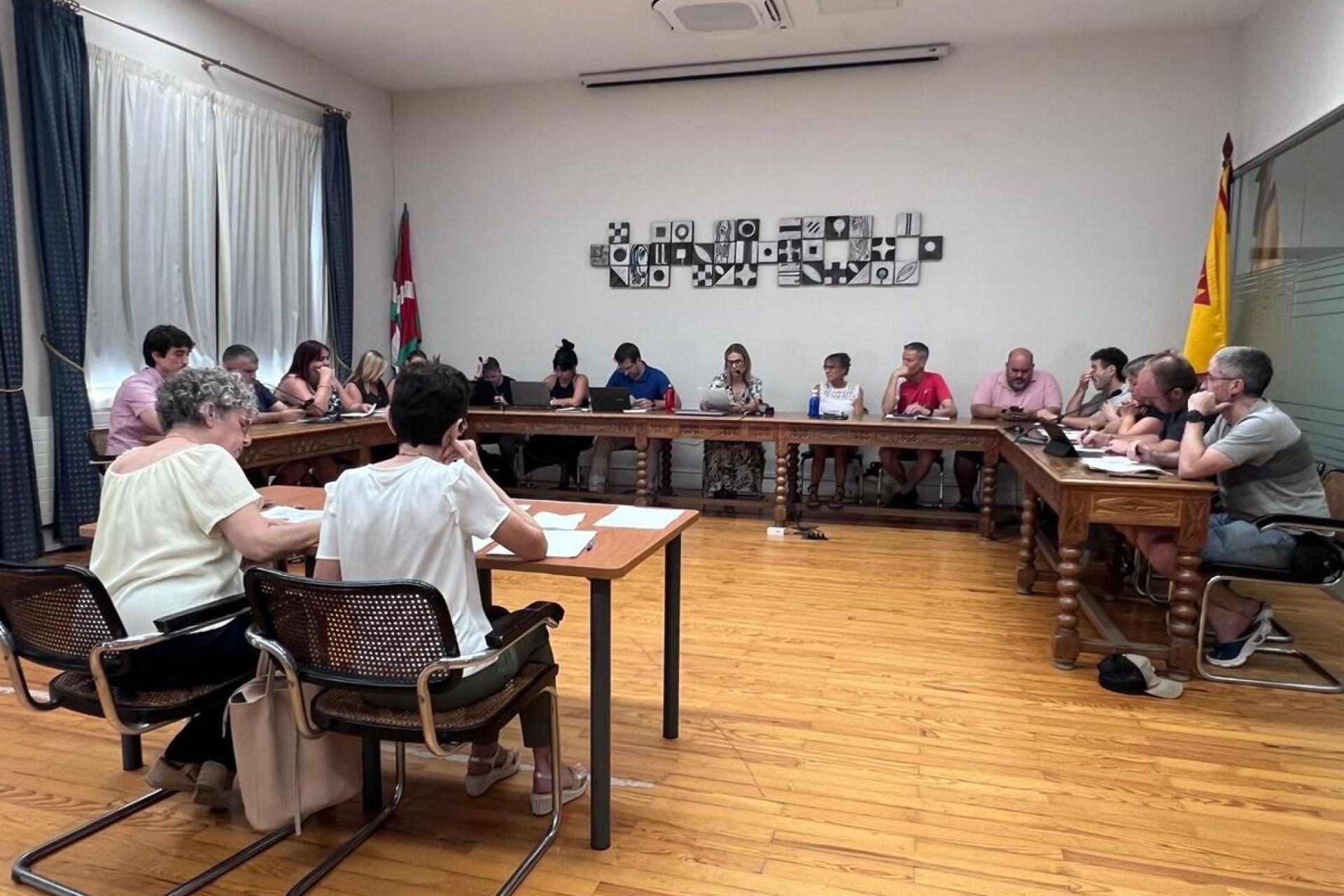 Udalak aho batez adierazi dio elkartasuna Venezuelako herriari osoko bilkuran