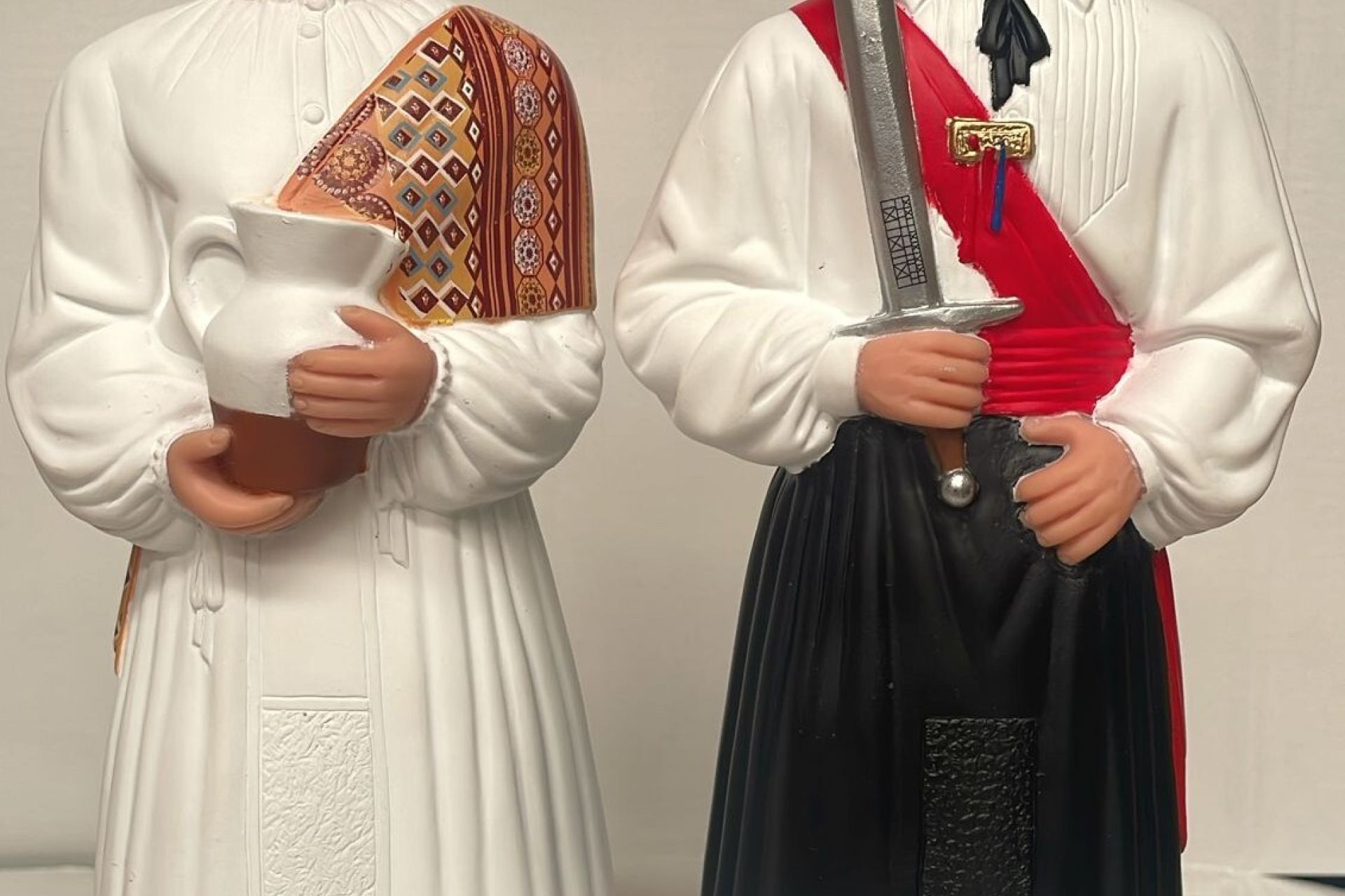 Las figuras de goma de los gigantes de Beasain Jone y Mattin a la venta
