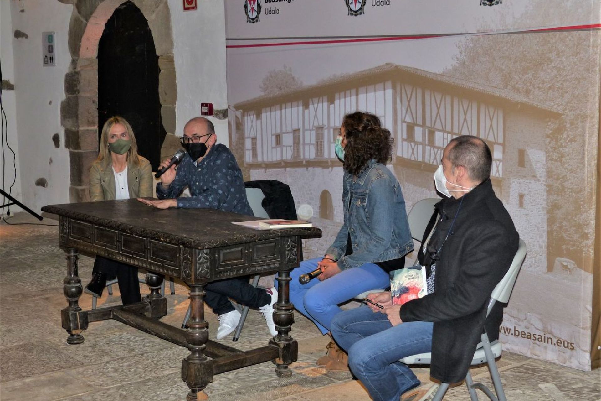 Idazle gazteen sormena eta euskara lotzen dituen bekak bere azken fruitua aurkeztu du