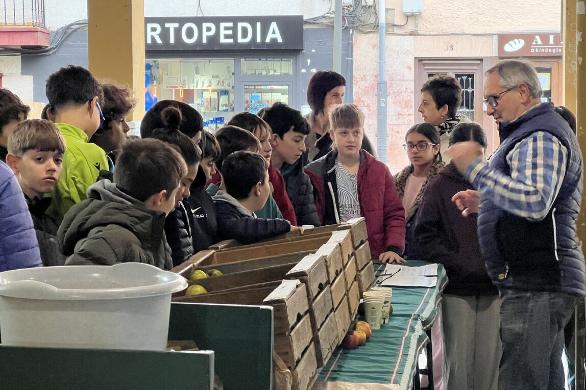 Dando a conocer la alimentación sostenible y saludable al alumnado a través del mercado