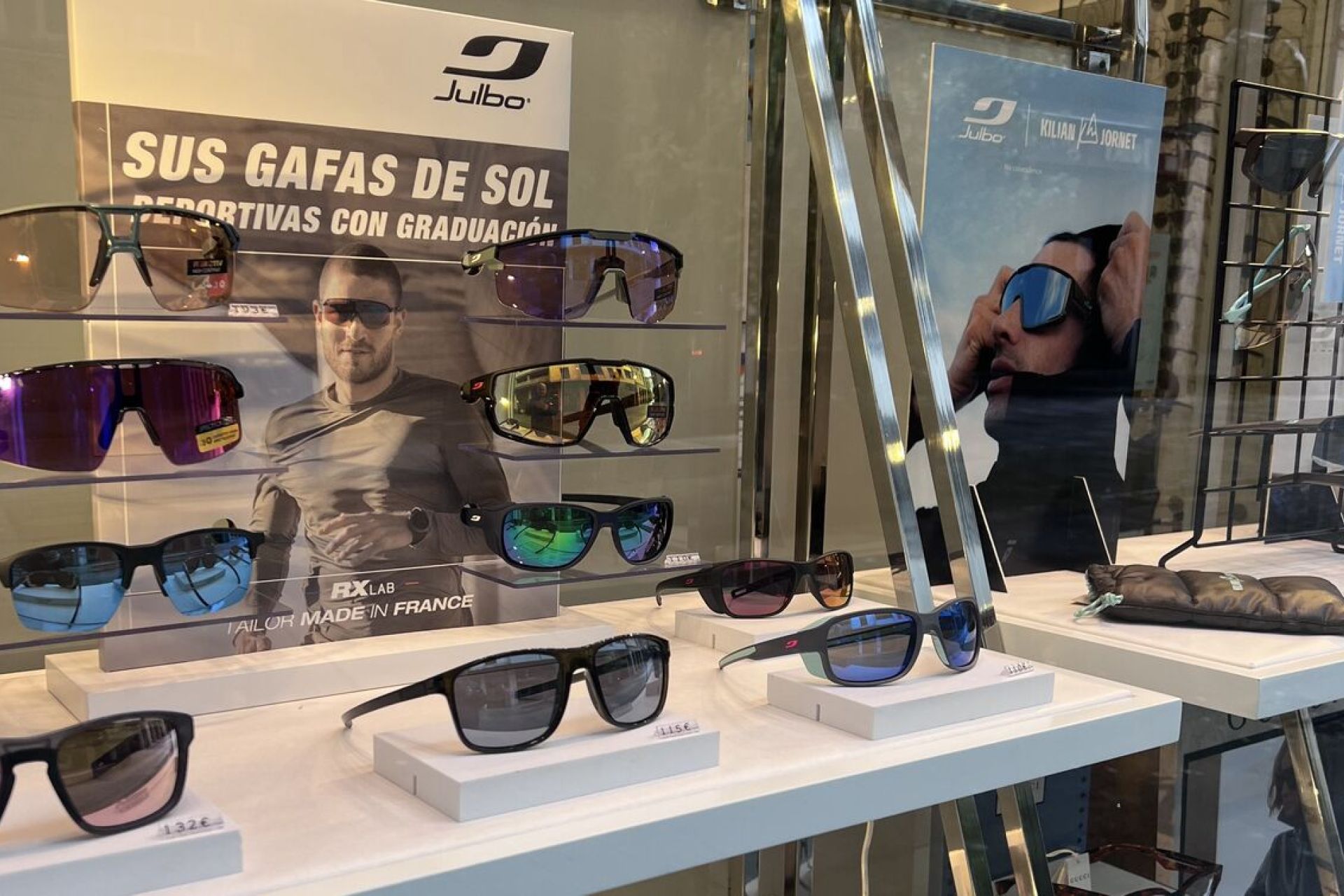 Bonos de compra para fomentar el consumo juvenil en el comercio local