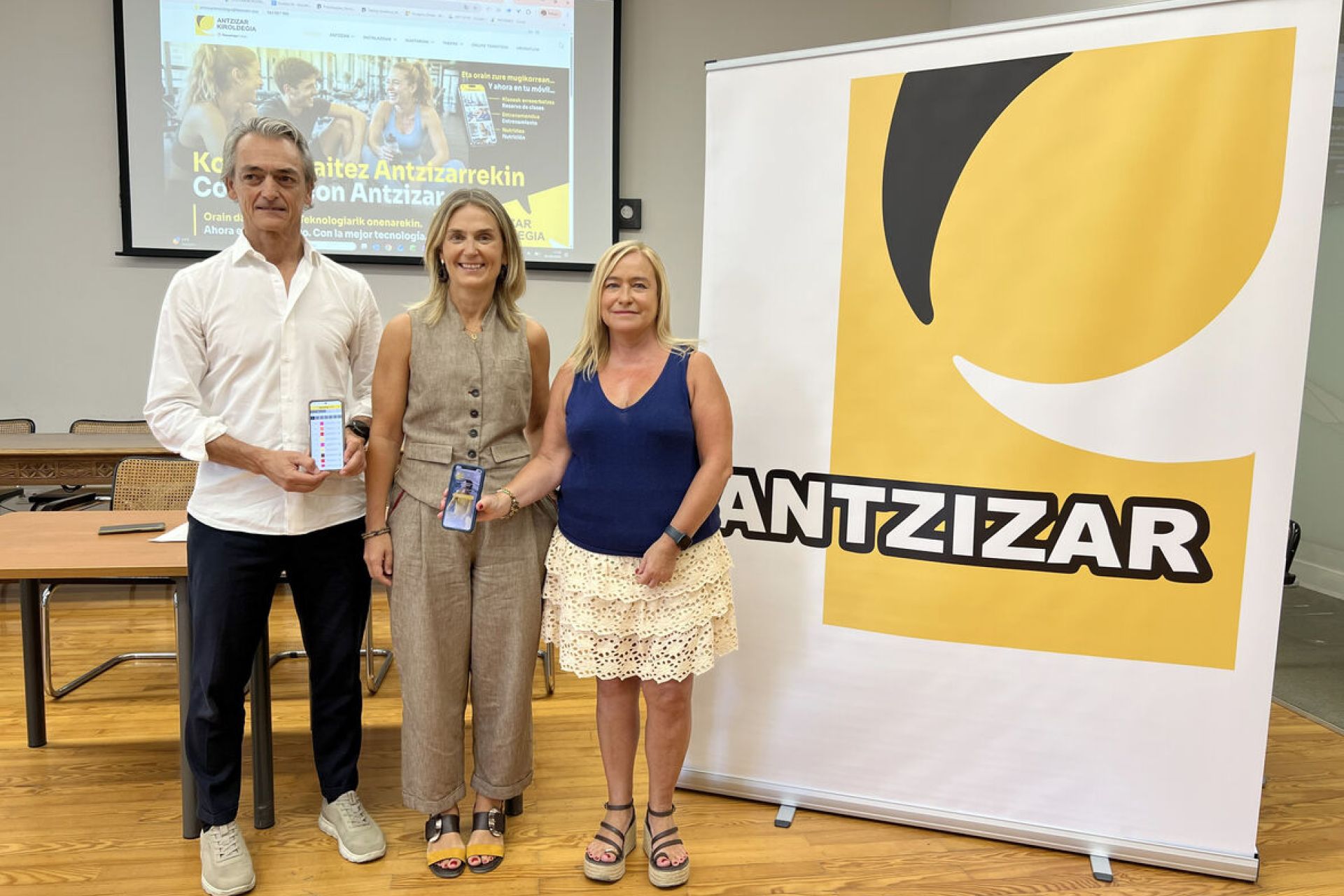 Antzizarko bazkidetza kanpainak mugikorrerako App berria aurkeztu du kirol-zerbitzuak modernizatzeko eta hurbiltzeko