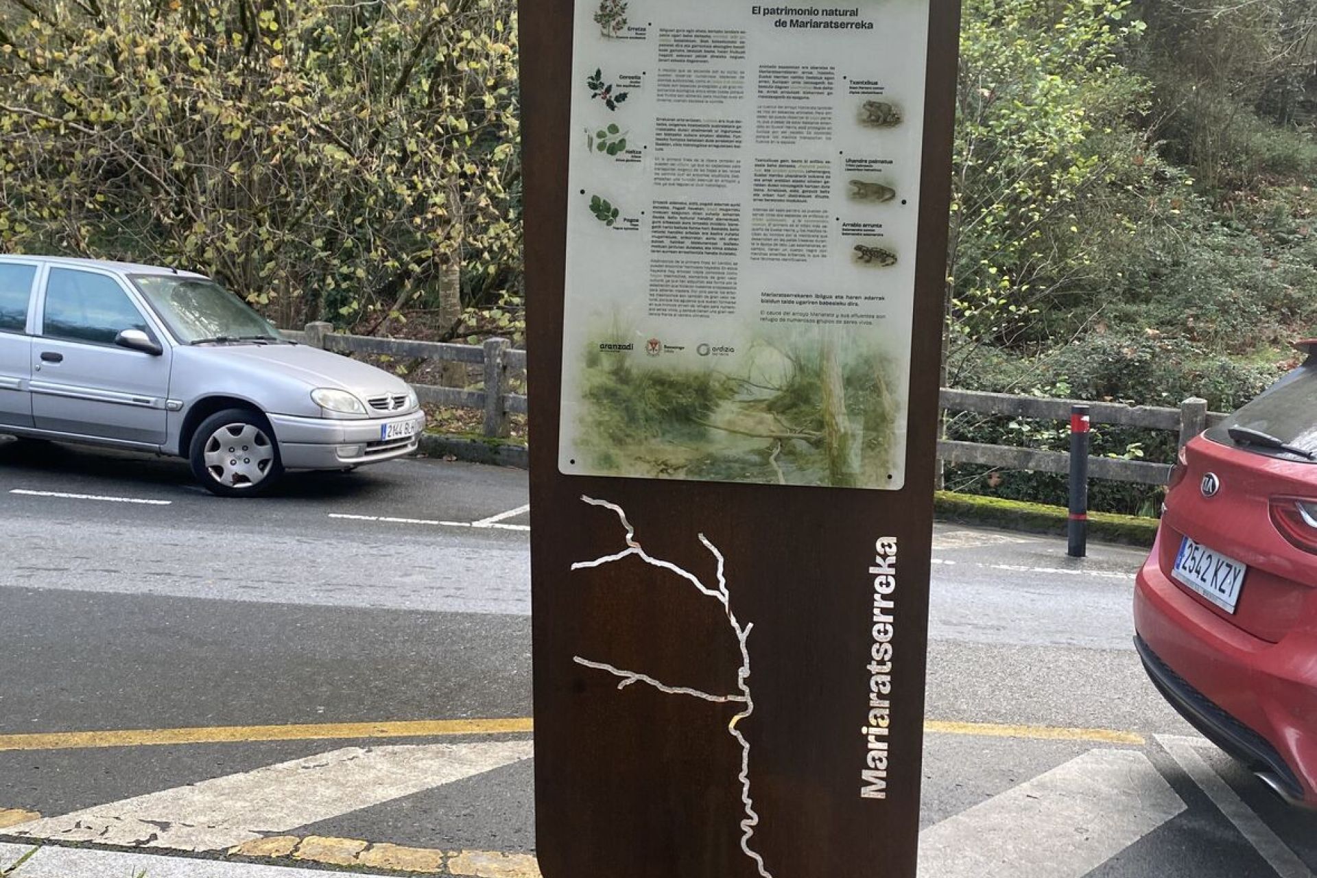 Instalado un panel informativo sobre el patrimonio natural de Mariaratserreka