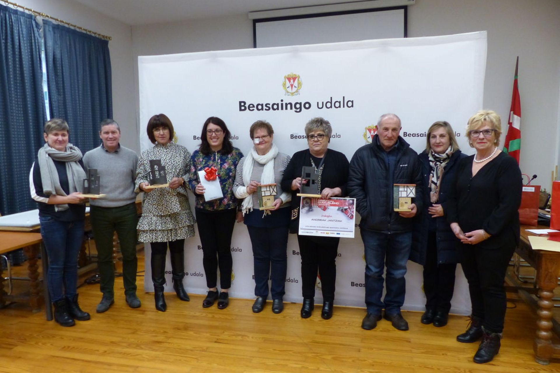 Udalak 2018an erretiroa hartu duten merkatariak omendu ditu