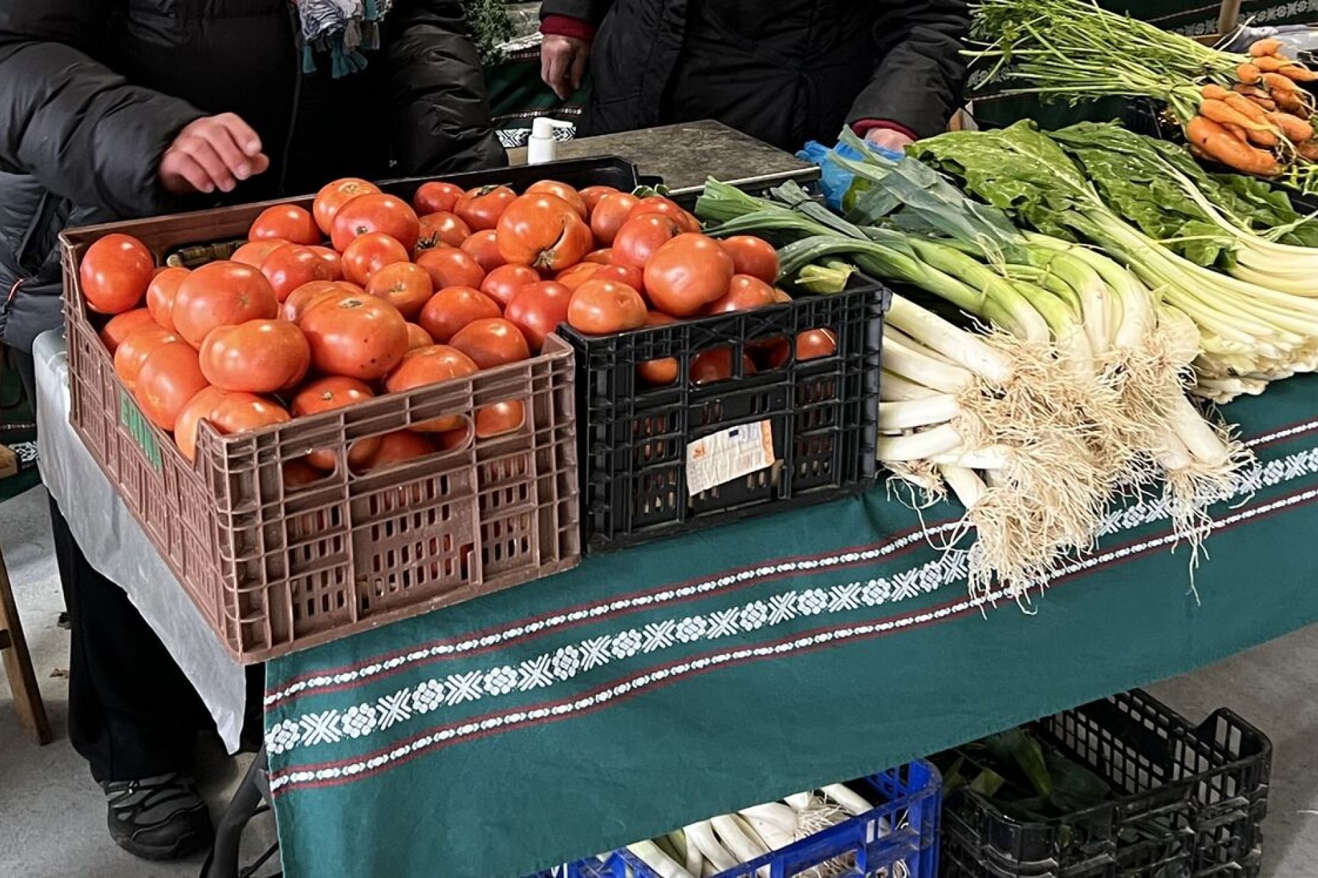 El tomate ecológico de temporada protagonista del mercado de este sábado