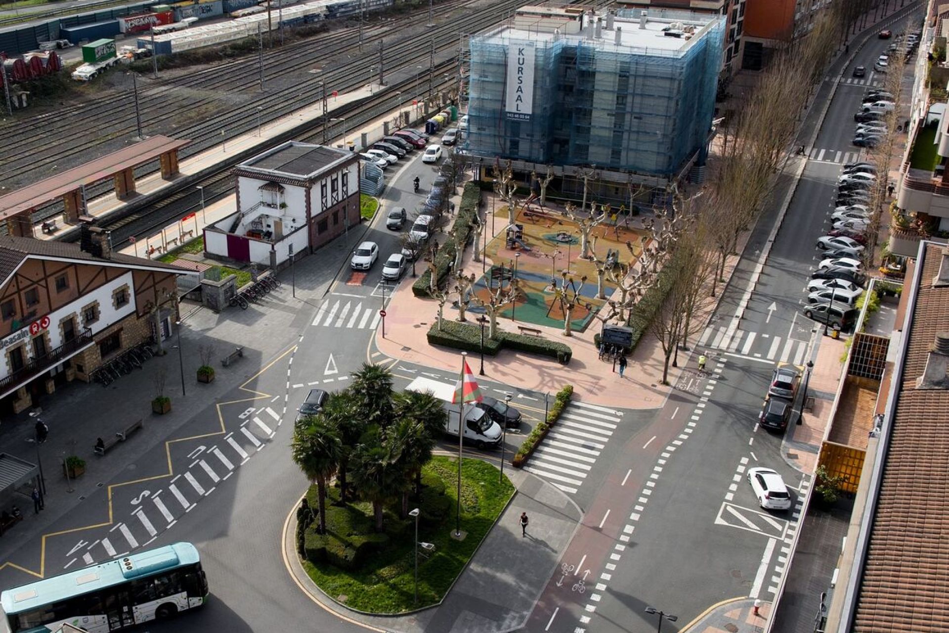 Barrendain plaza eraberritzeko lanak gaur hasiko dira