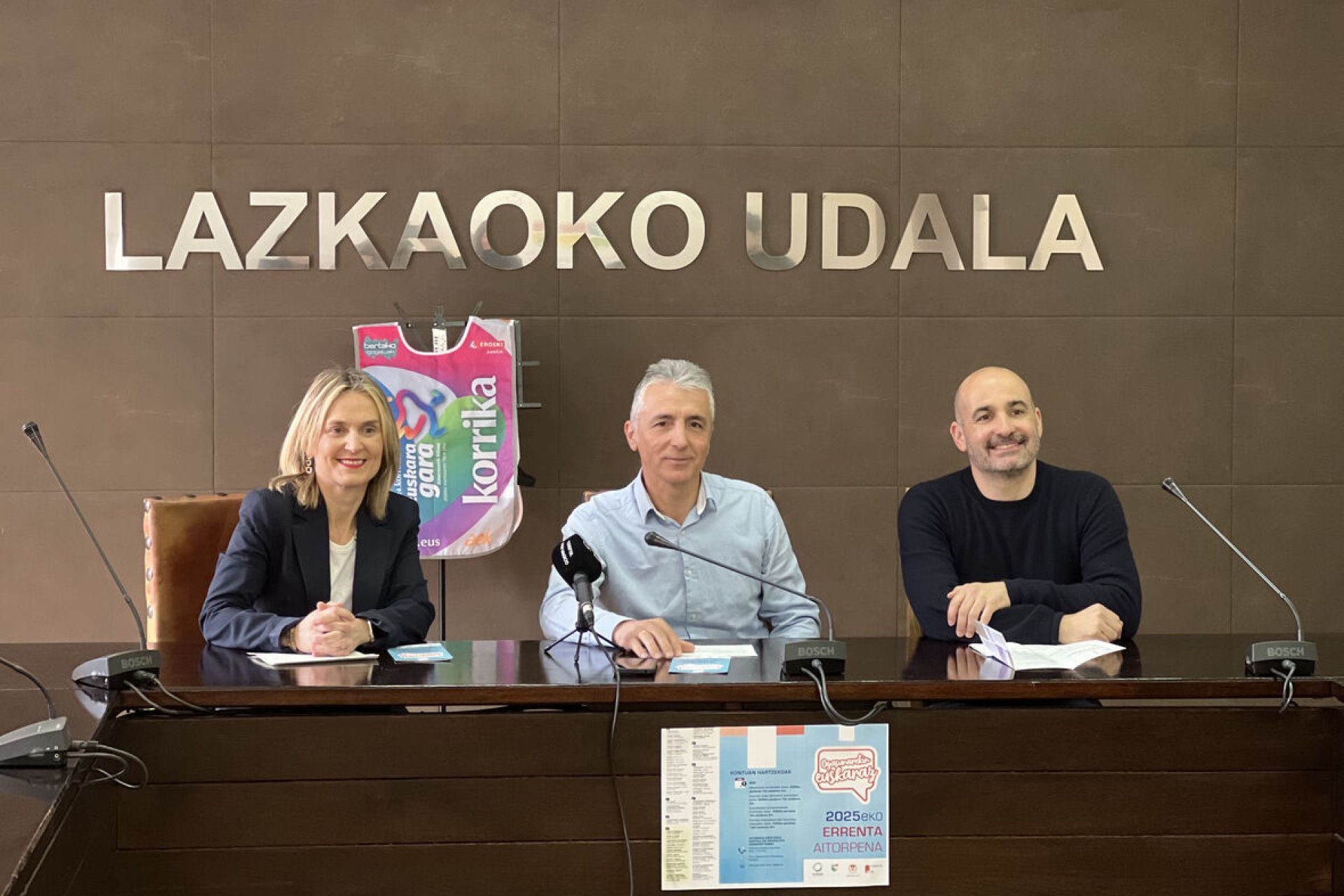 Los ayuntamientos de Lazkao, Beasain y Ordizia presentan la campaña para realizar la declaración de la renta en euskera