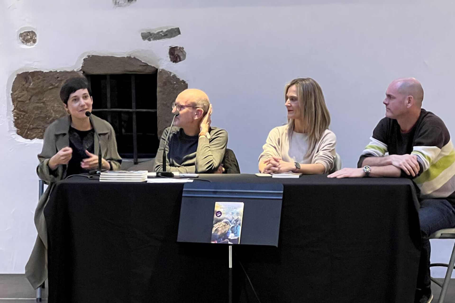 “Arrain hezur bat eztarrian” ipuin-liburua Igartza Literatur Bekaren azken harribitxia