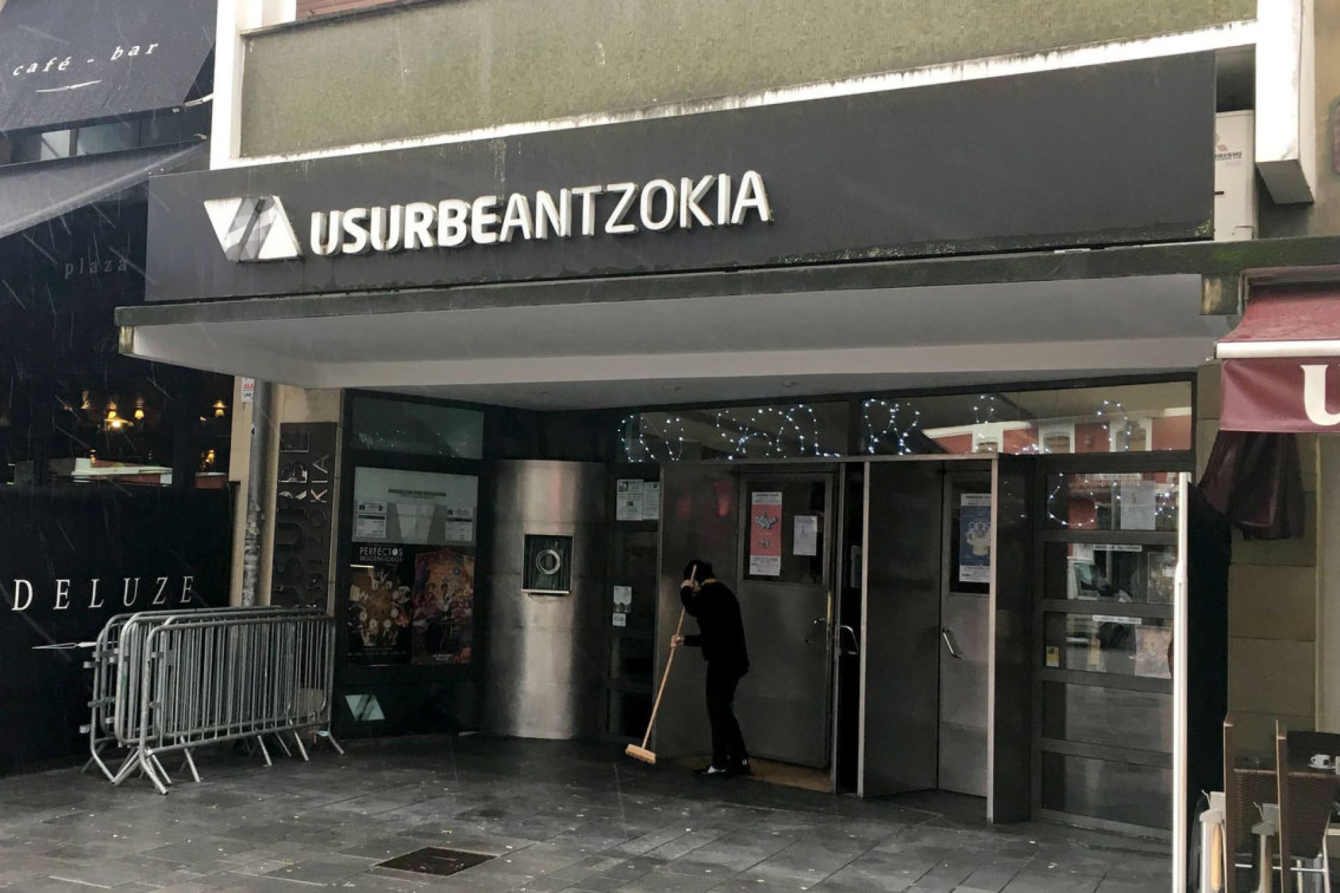 Antzerki Garaiko emanaldiko sarrera eta abonuen dirua itzuliko da