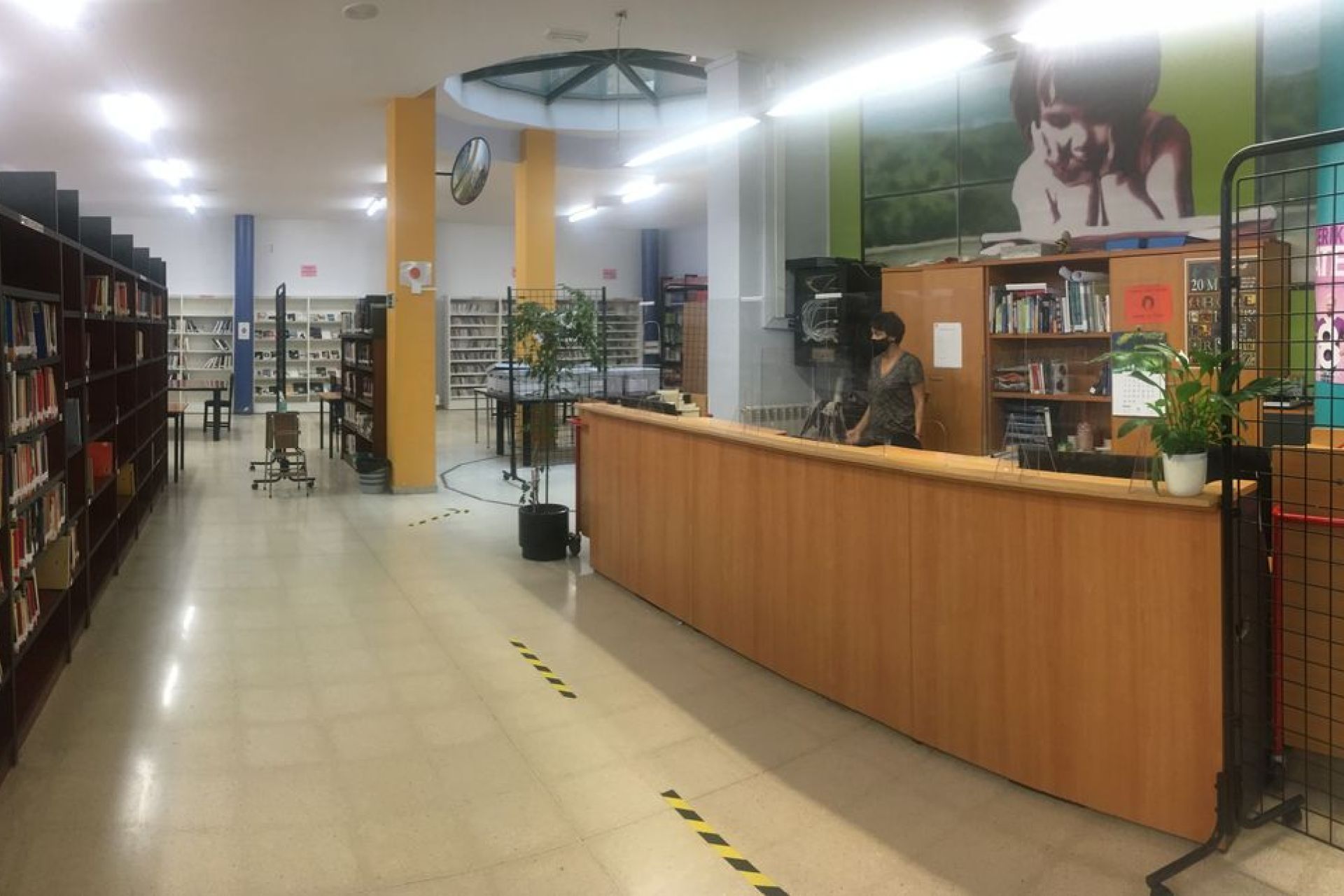 Kontsultak egiteko aukera ireki du aforoa mugatuta Udal bibliotekak