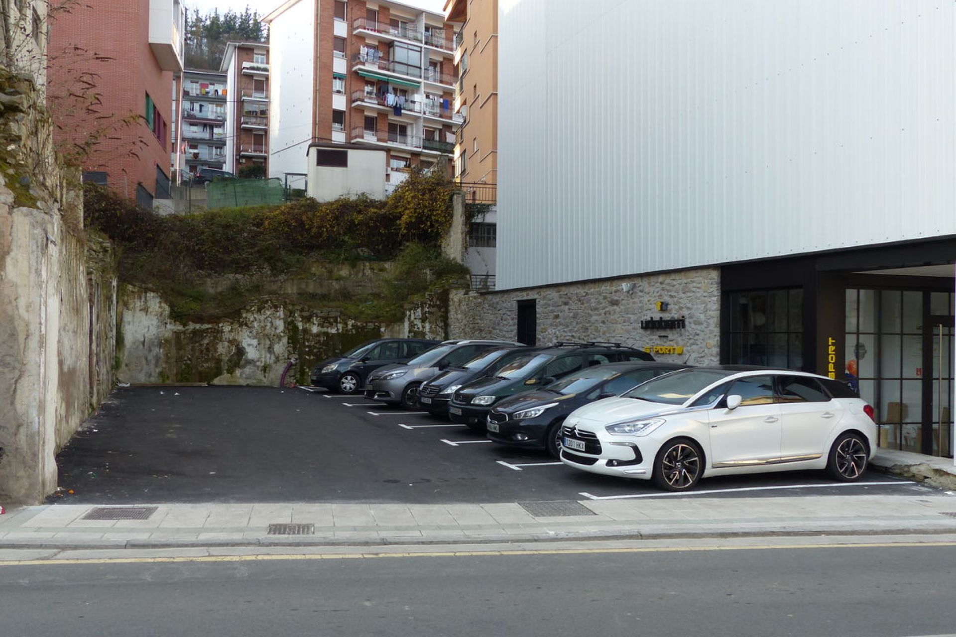 Habilitadas más plazas de aparcamiento