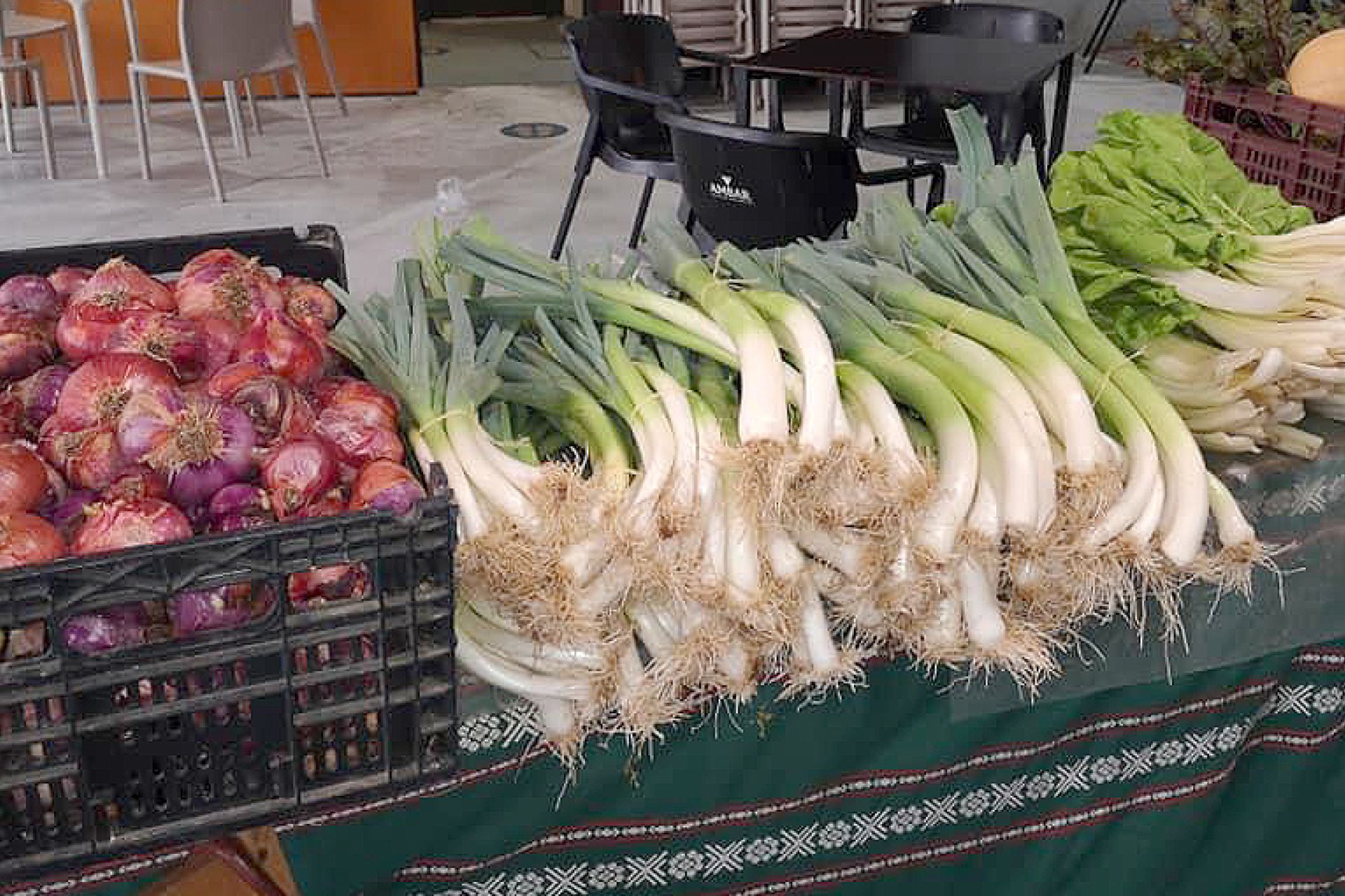 Verduras de invierno y taller de manualidades en el primer mercado del año