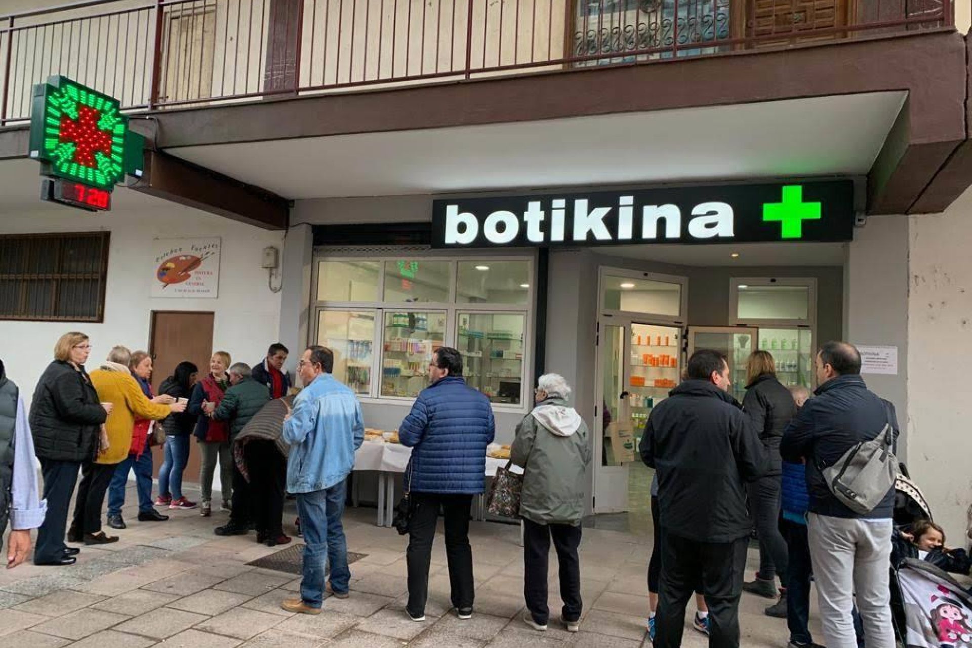 El botiquín de Ezkiaga abierto por las mañanas