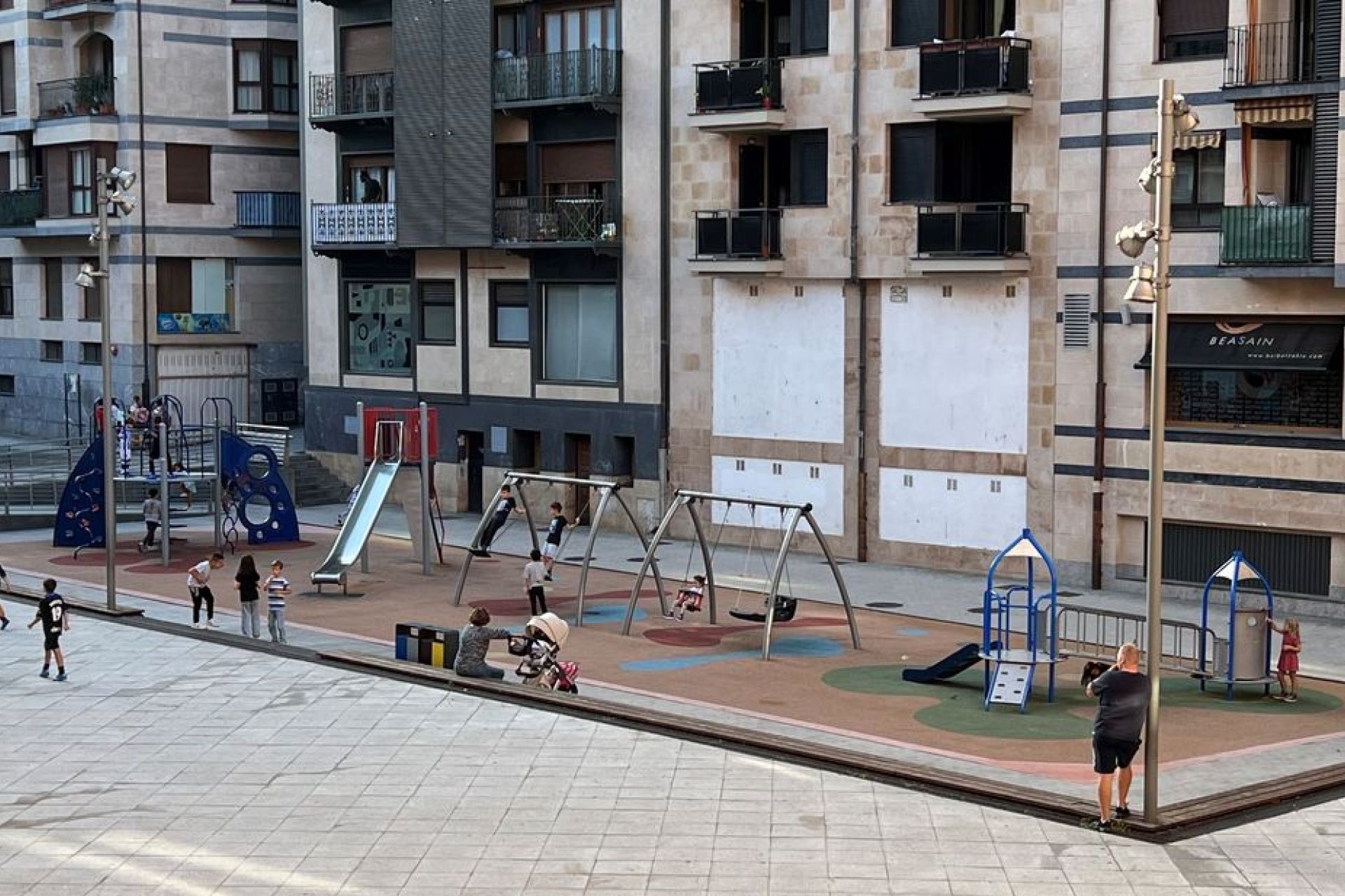 Jolas parkeetan euskaraz jostatzeko jarduera berria udalaren eskutik